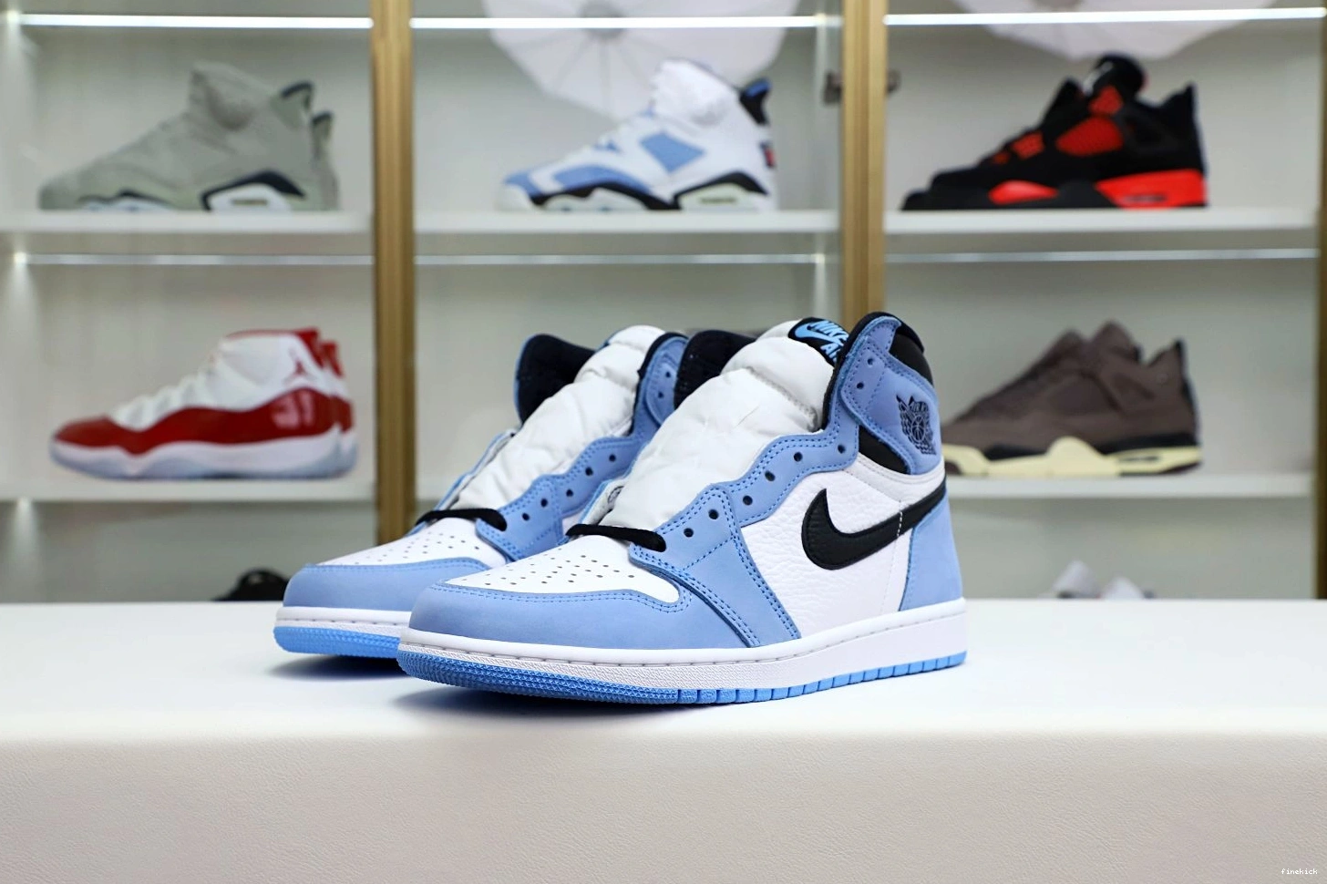 1 'UNIVERSITY HIGH JORDAN OG RETRO AIR 0211